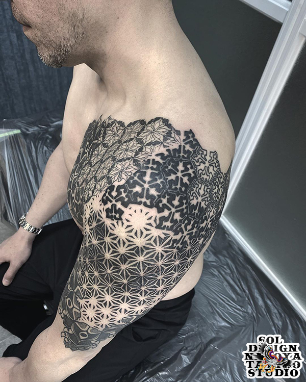 大須　タトゥー　トライバル